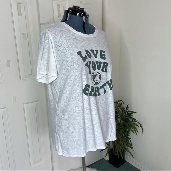 🌵White Burnout Graphic Tee “LOVE YOUR EARTH” NWT - Picture 6 of 11